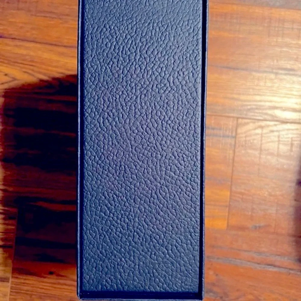 DIOR Box 8.5” w/ magnetic front flap closure
